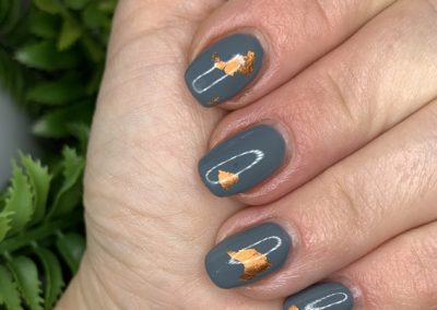 AK Beauty Grey-Gold Nails